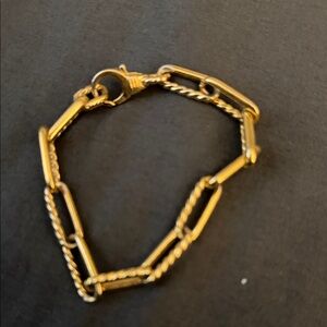 Elegant Gold Chain Bracelet